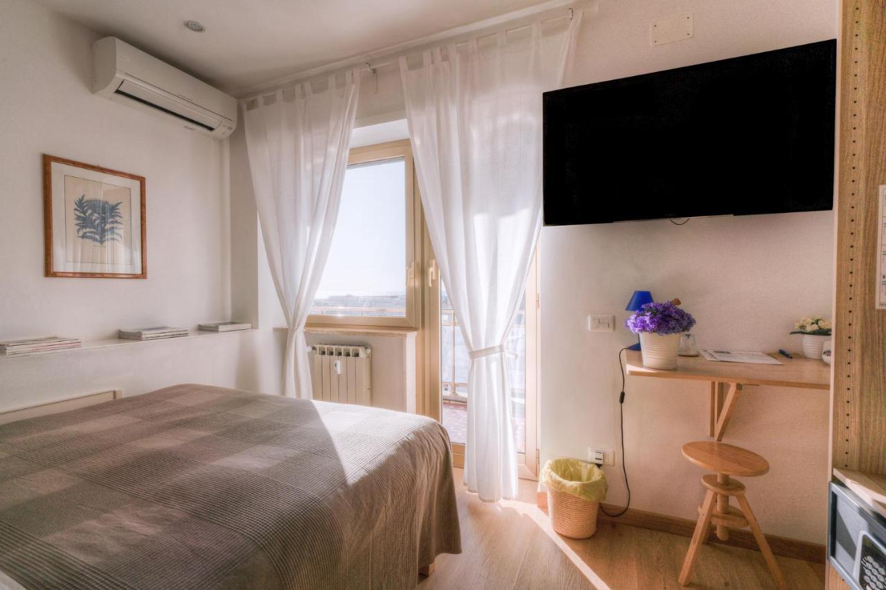 La Casa Sul Mare Bed & Breakfast ชิวิตาเวกเกีย ภายนอก รูปภาพ